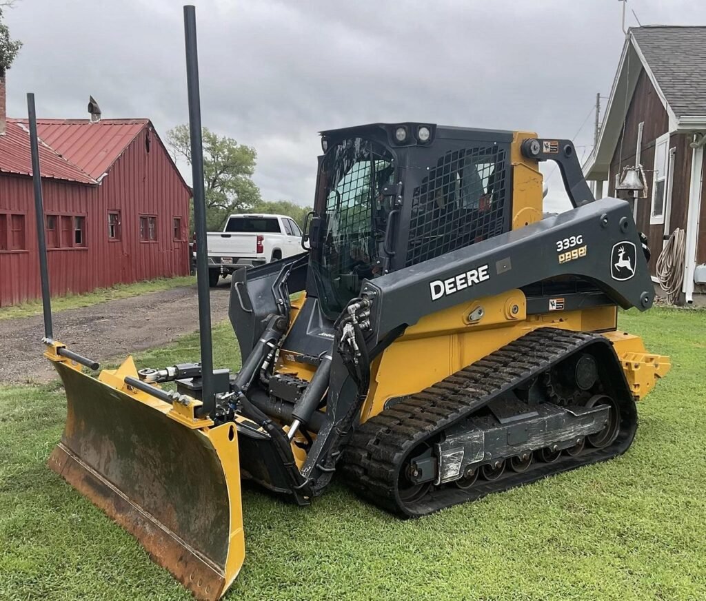 2023 DEERE 333G